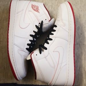 Jordan 1 mid